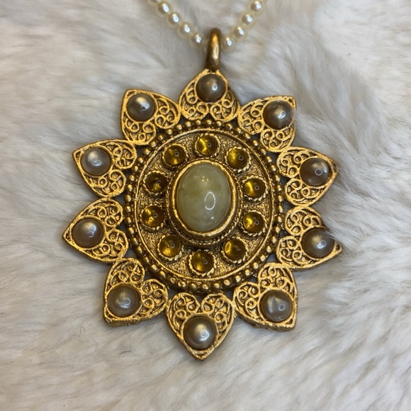 💜Gold Tone Boho Pendant Necklace - Picture 3 of 6